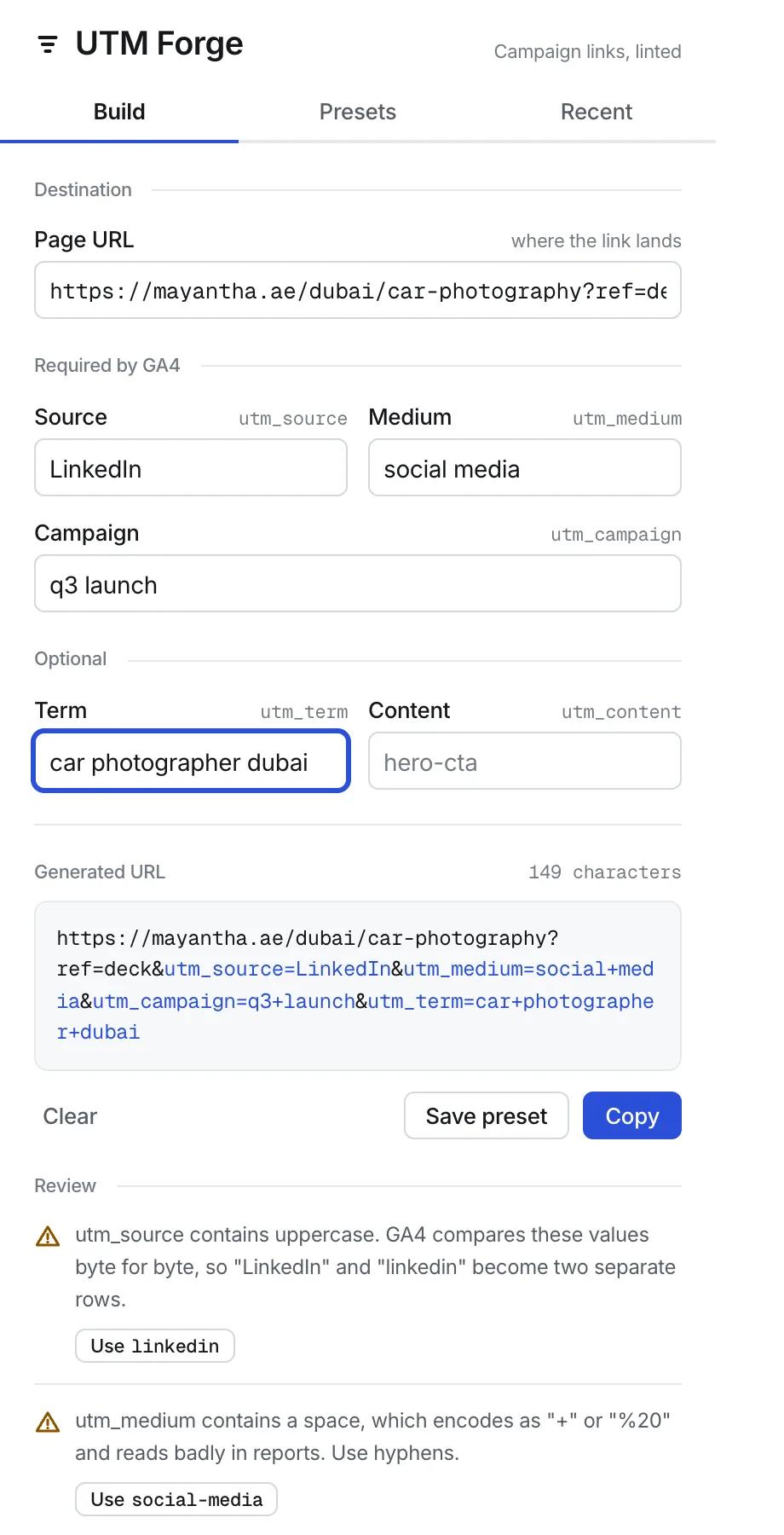 The UTM Forge popup: a campaign URL builder showing the generated link and linter warnings about uppercase values and spaces.