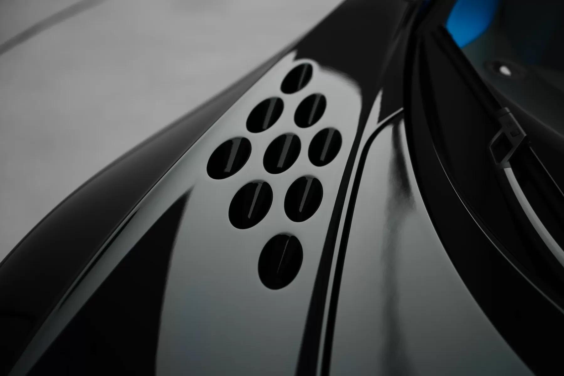 Bugatti Chiron Supersport, closing frame.